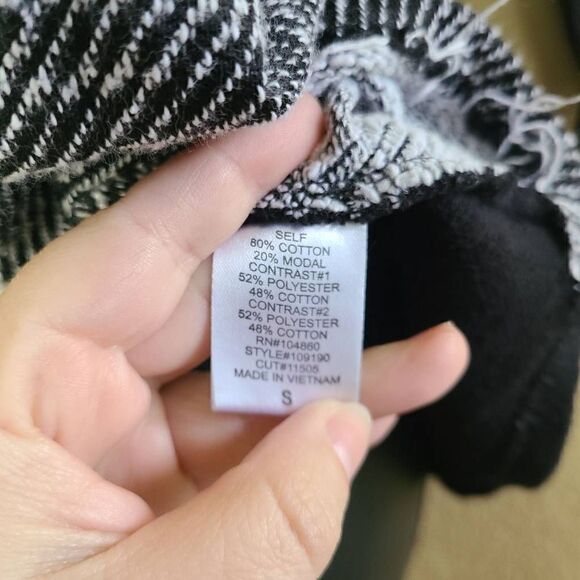 Chloe K. Oversized Sweater   - Picture 5 of 7